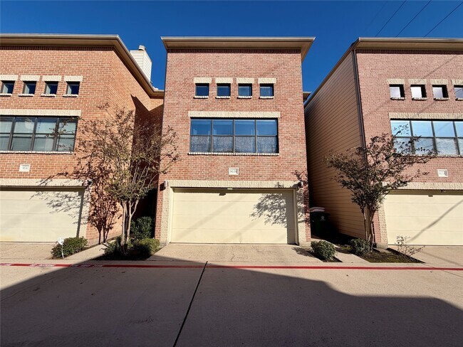 Building Photo - 8638 Meadowcroft Dr