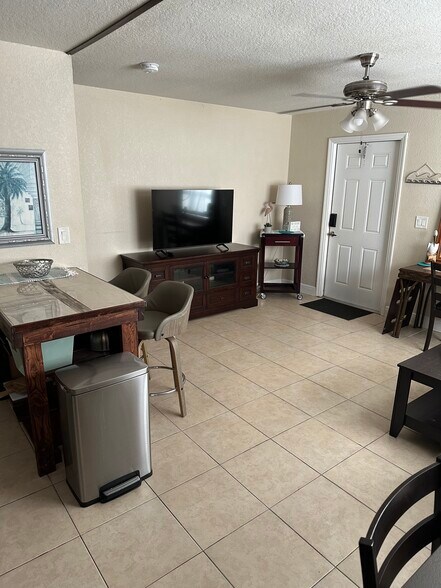 Building Photo - 520 69th Ave