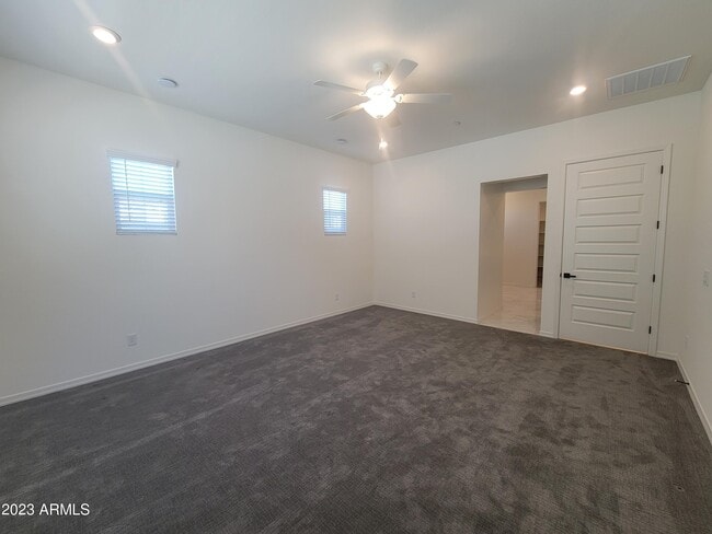 Building Photo - 240 E Shamrock Dr