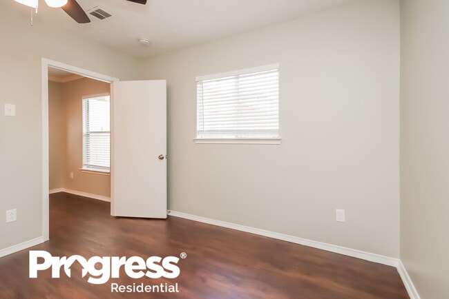 Building Photo - 9411 Spindlewood Dr