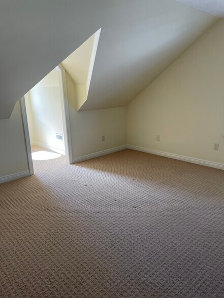 Building Photo - 4217 Village Club Dr