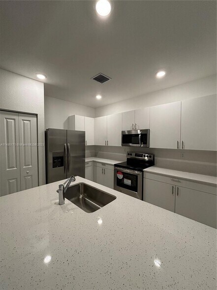 Building Photo - 29031 SW 162nd Ct