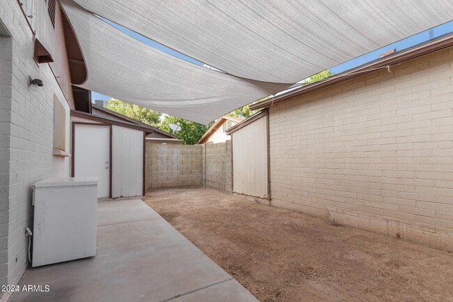 Building Photo - 5135 E Evergreen St