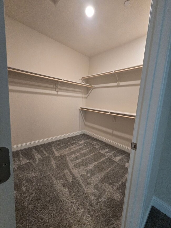 Building Photo - Beautiful home ready for your family available June!