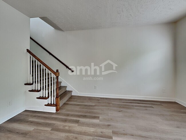 Building Photo - 3053 Bluffhollow Gap