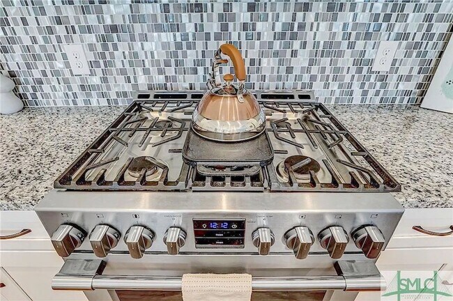 Building Photo - 4 BED | 2.5 BATH | PRIVATE OFF-STREET PARKING | OUTDOOR PATIO | WALK TO GARVIN HALL