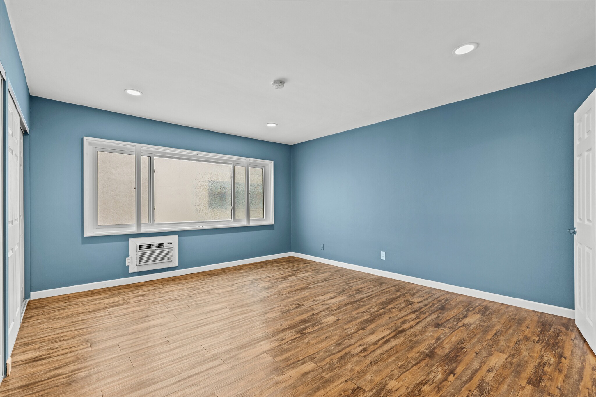 Building Photo - 1200 N Flores St