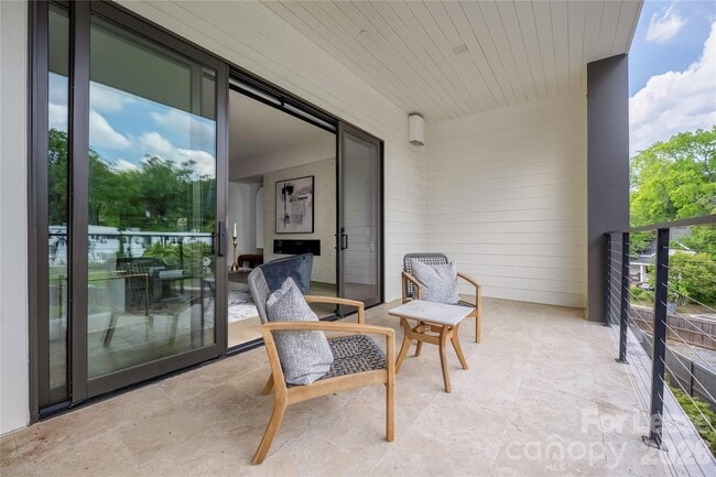 Building Photo - 614 Queens Rd