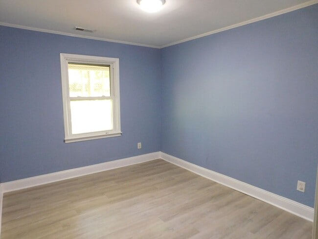 Building Photo - 4925 Morton Rd