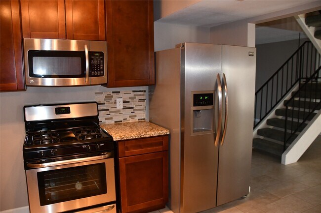 Building Photo - 2316 Shadowdale Dr
