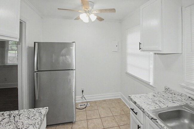 Building Photo - 2517 Rachel St