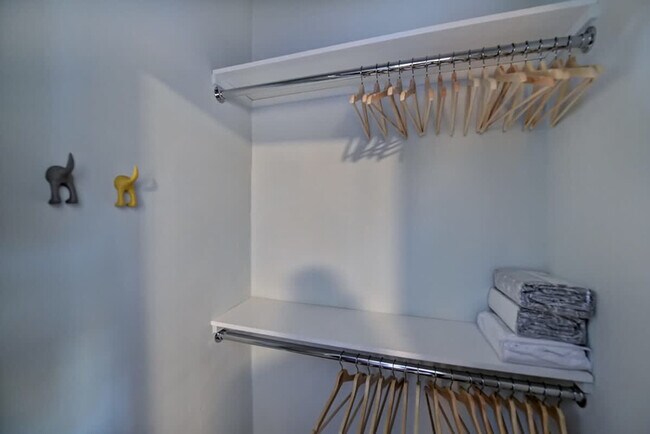 Building Photo - 518 Lamar Ave