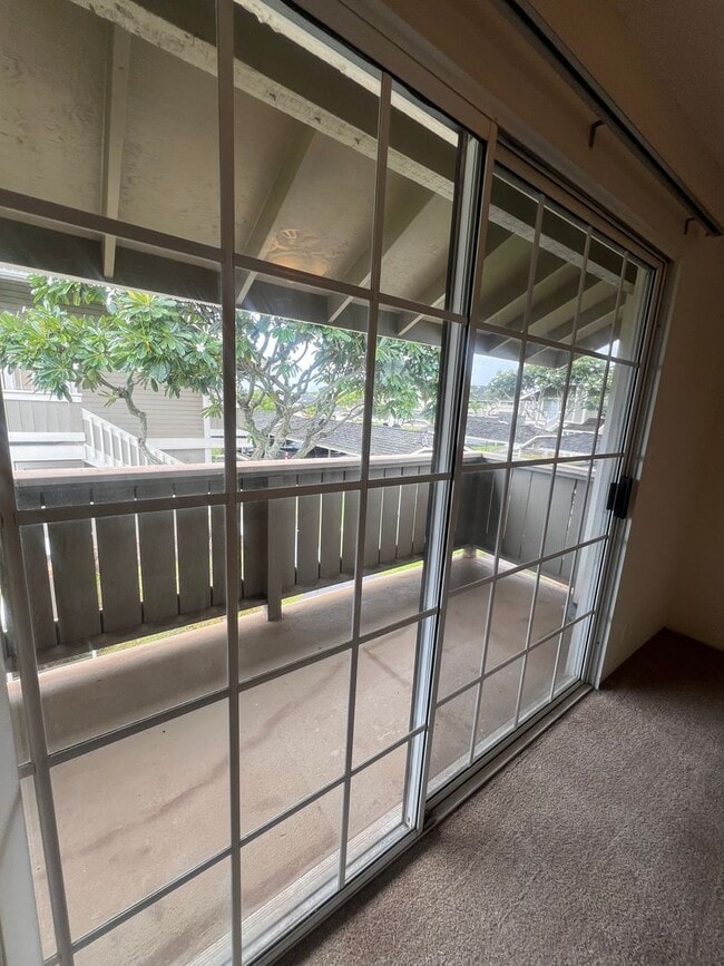 Building Photo - Very nice 2 bedroom, 1 bath unit with 2 pa...