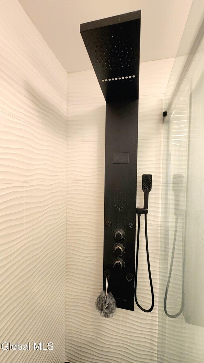 Building Photo - 76 Caroline St