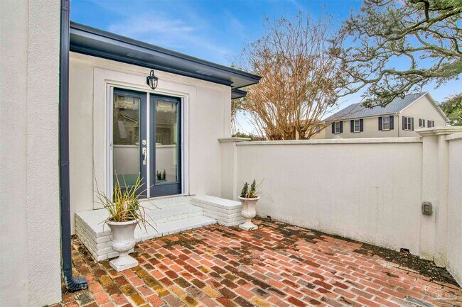 Building Photo - 3347 Chantarene Dr