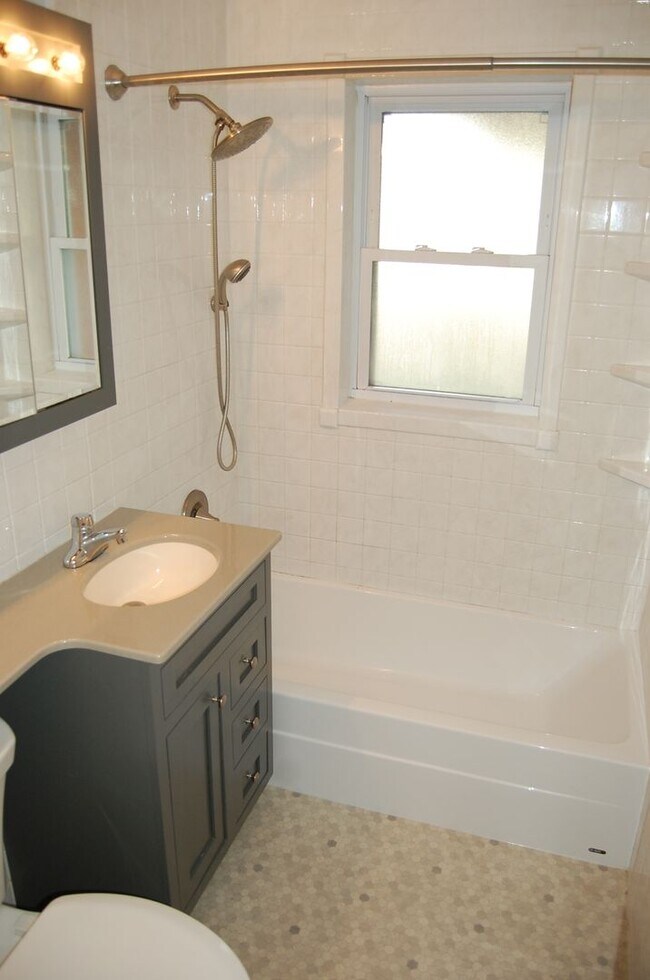 Building Photo - 3bd brick ranch in south-central Lincoln!