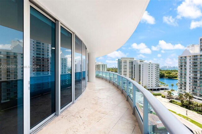 Building Photo - 5959 Collins Ave