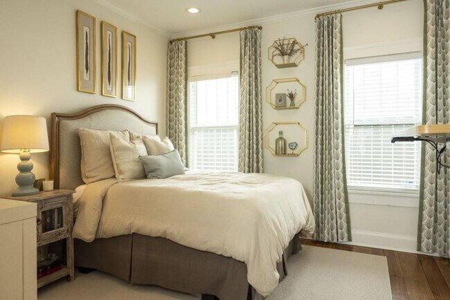 Building Photo - 801 Durant Pl NE