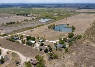 Building Photo - 99 Roots Rd