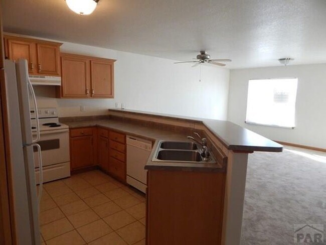 Building Photo - Mesa Vista Community 2BD/2.5BA Townhouse w...