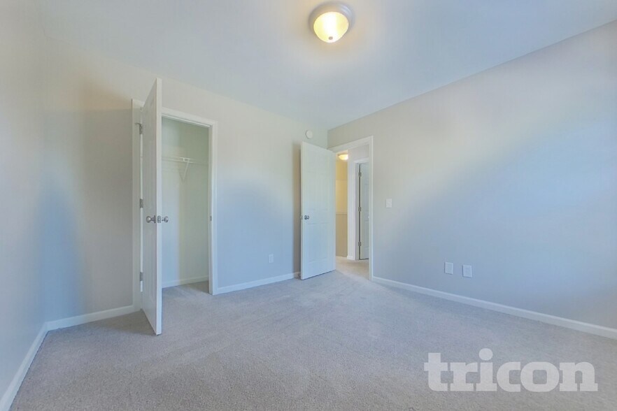 Building Photo - 403 Parkstone Ct