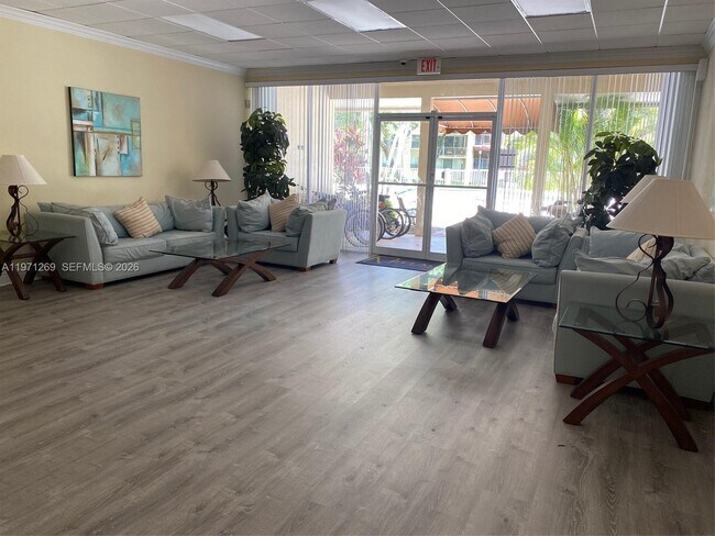 Building Photo - 13120 SW 92nd Ave