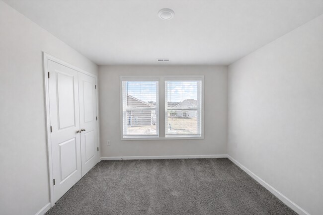 Building Photo - Hendersonville Townhouse