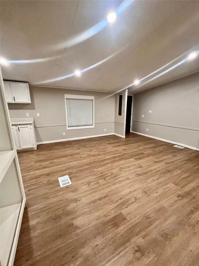 Building Photo - 26950 Hondo Cir