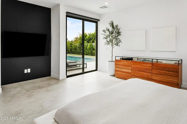 Building Photo - 4002 N 33rd Pl