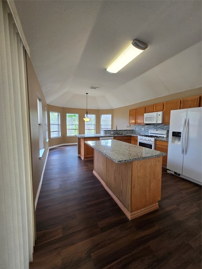 Building Photo - 2730 N Larkspur Cir