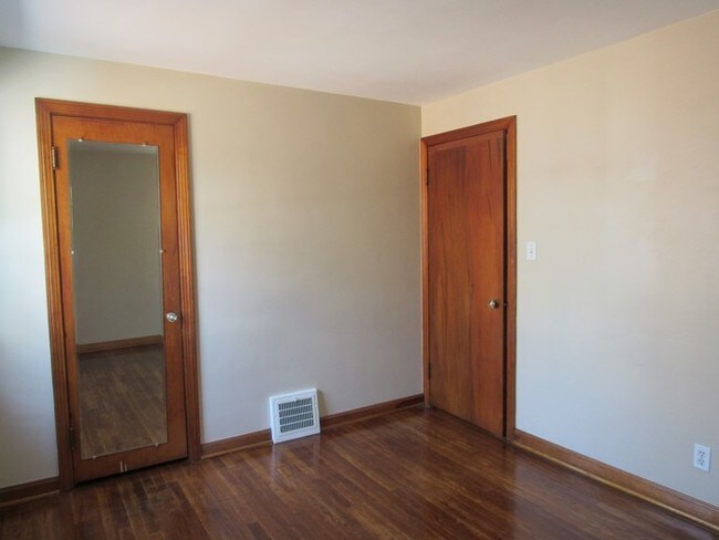 Building Photo - 292 E 200th St