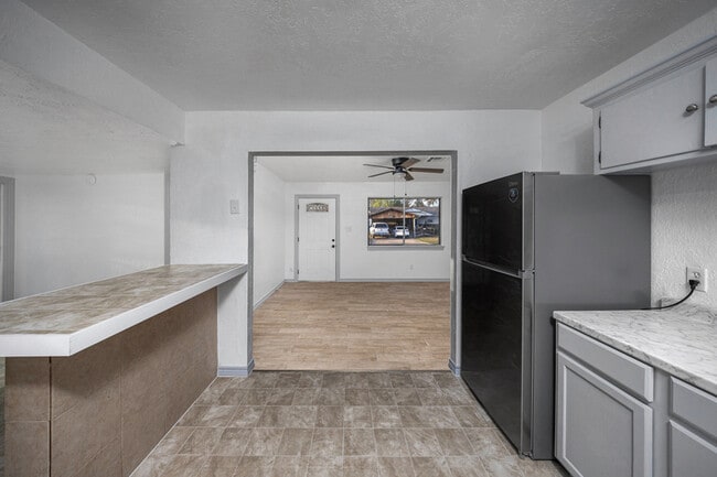 Building Photo - 508 NW Woodridge Dr