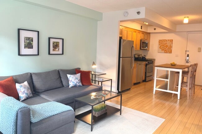 Building Photo - 516 W 47th St