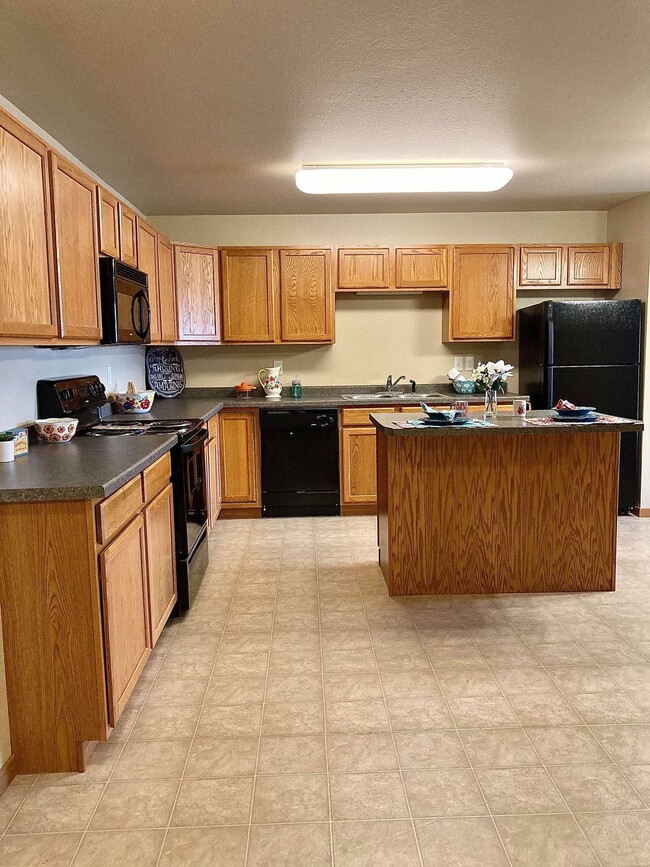 Building Photo - Spacious 1 Bed 1 Bath with Laundry in Unit!