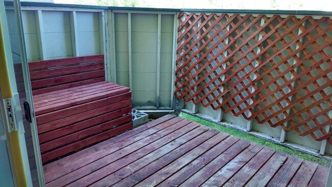 Building Photo - Springland Village Condo