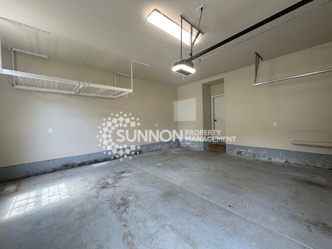 Building Photo - 4 Bedroom Home Near Birkdale Village