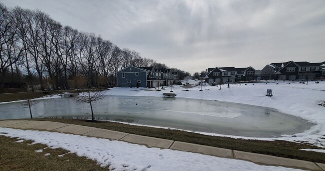 Building Photo - 2 Bedroom with 2 Bath Condo