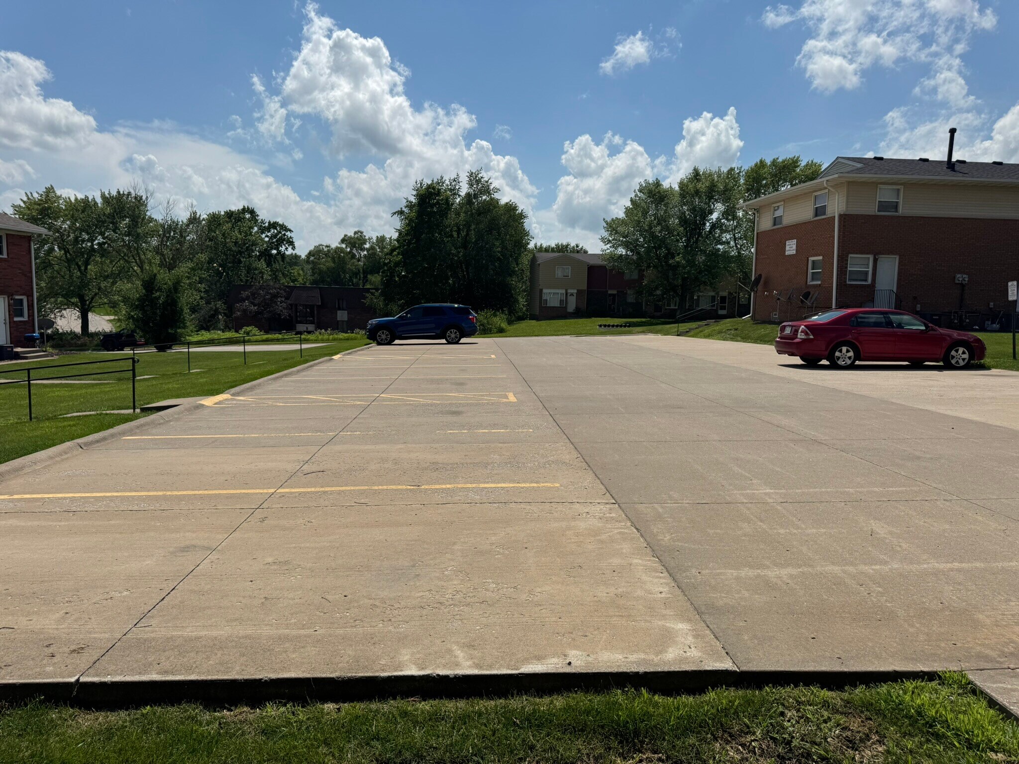 Building Photo - 18 Parkview Dr