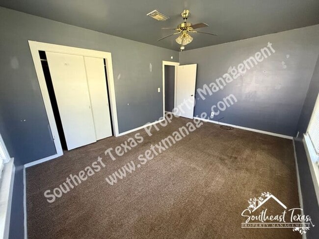 Building Photo - 3255 Charles St