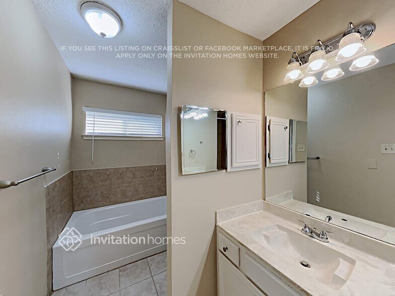 Building Photo - 2623 Foxden Dr