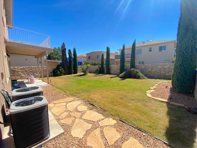 Building Photo - East El Paso Refrig A/C 4bed across from Park!