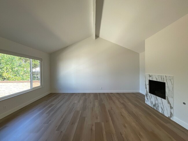 Building Photo - 4 Bedroom 3 Bath 2 Story Home With Family ...