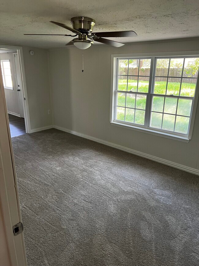 Building Photo - 230 N Holly Ave