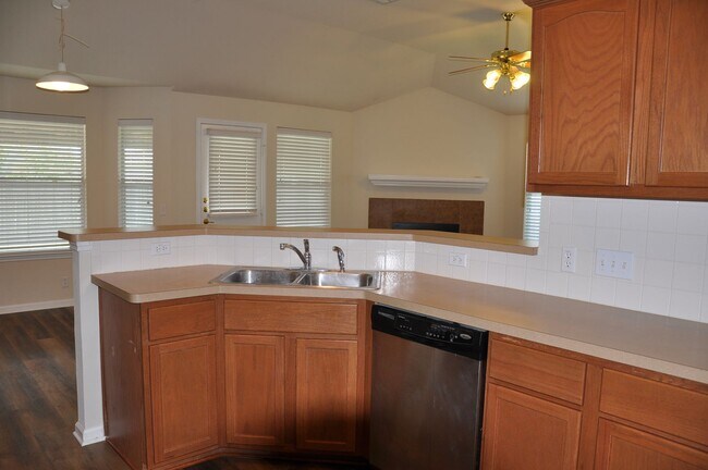 Building Photo - 3 Bedroom 2 Bath with Study in Kyle