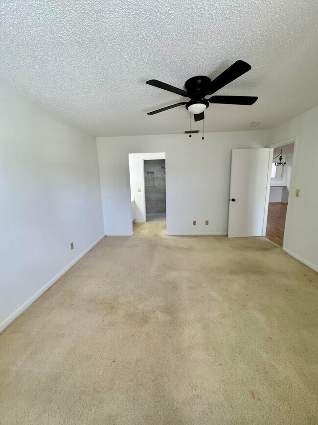 Building Photo - 524 Ponderosa Dr