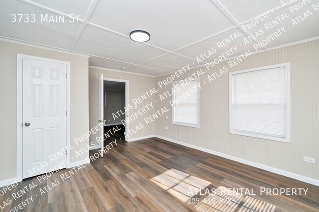 Building Photo - 3733 Main St