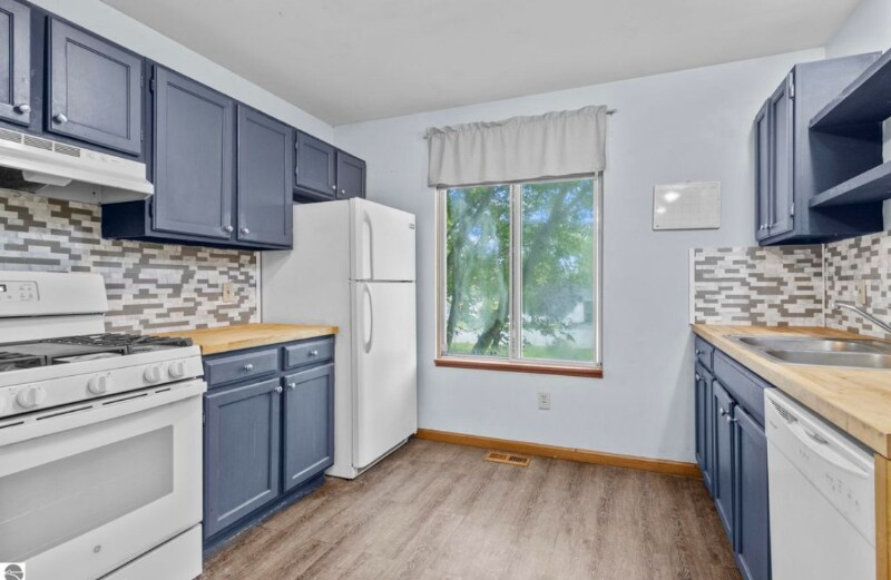 Building Photo - 3887 Brook Dr