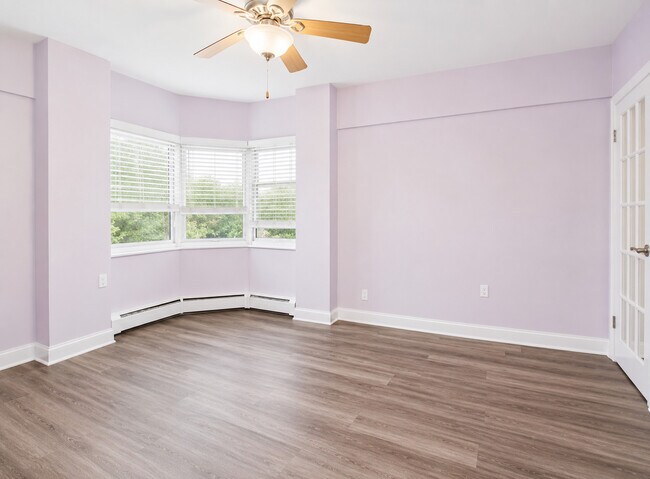 Building Photo - 4960 N Marine Dr