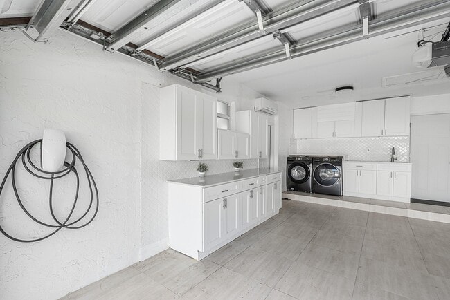 Building Photo - 124 Oregon Ln