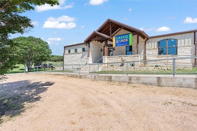 Building Photo - 105 Summit Ridge Dr N